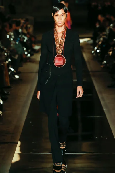 Look 18